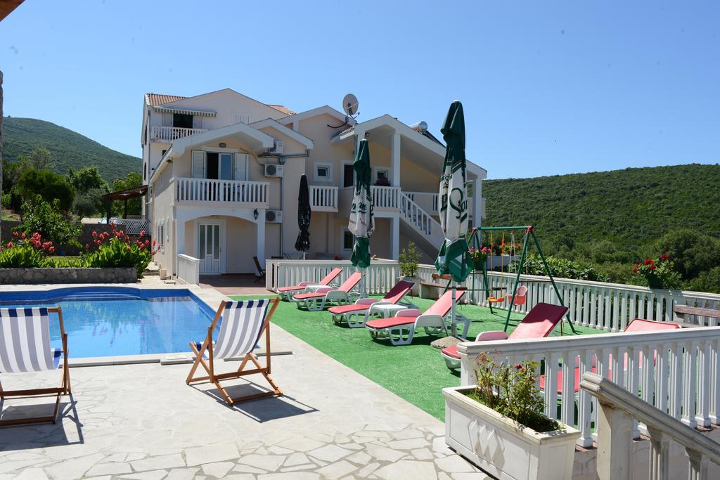 Apartments Vila Lazarevic Τίβατ Εξωτερικό φωτογραφία