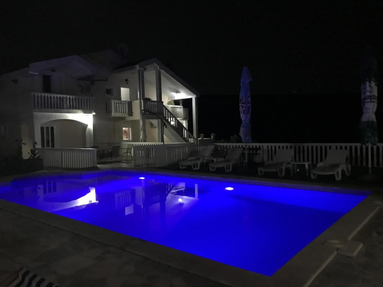 Apartments Vila Lazarevic Τίβατ Εξωτερικό φωτογραφία