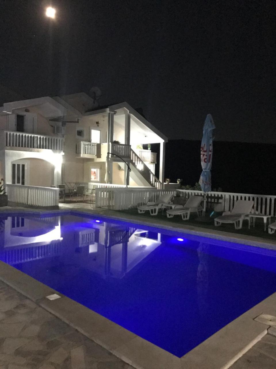 Apartments Vila Lazarevic Τίβατ Εξωτερικό φωτογραφία
