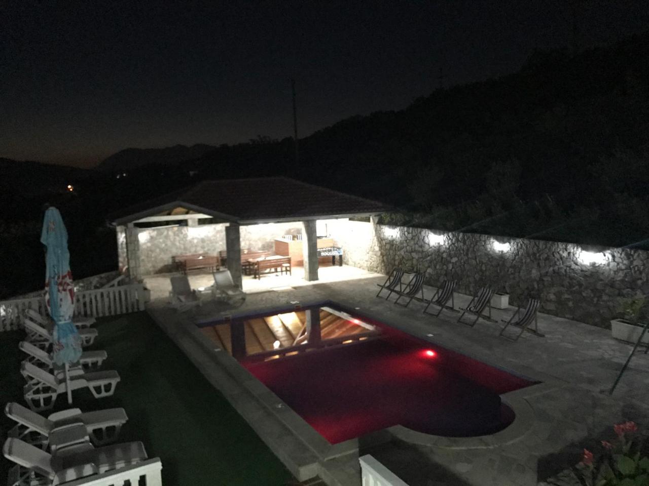 Apartments Vila Lazarevic Τίβατ Εξωτερικό φωτογραφία