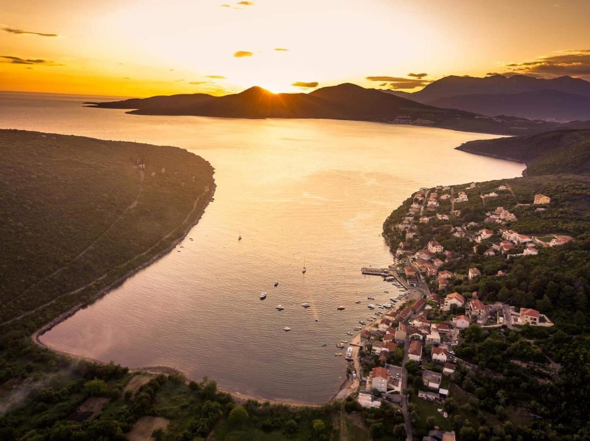 Apartments Vila Lazarevic Τίβατ Εξωτερικό φωτογραφία